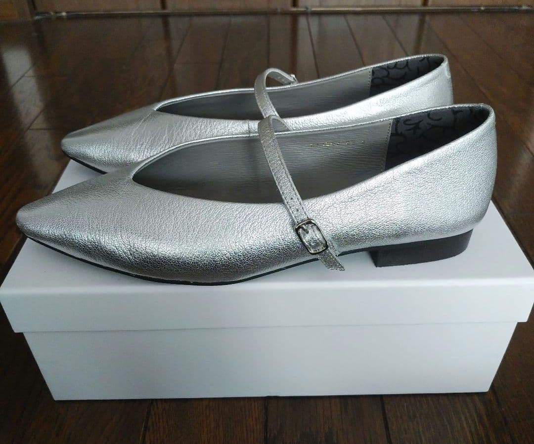 卑弥呼（ヒミコ）メリージェーンフラットパンプス シルバー 23.5㎝