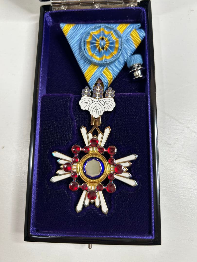 星型メダル 青と黄色のリボン付き 箱付き　A09