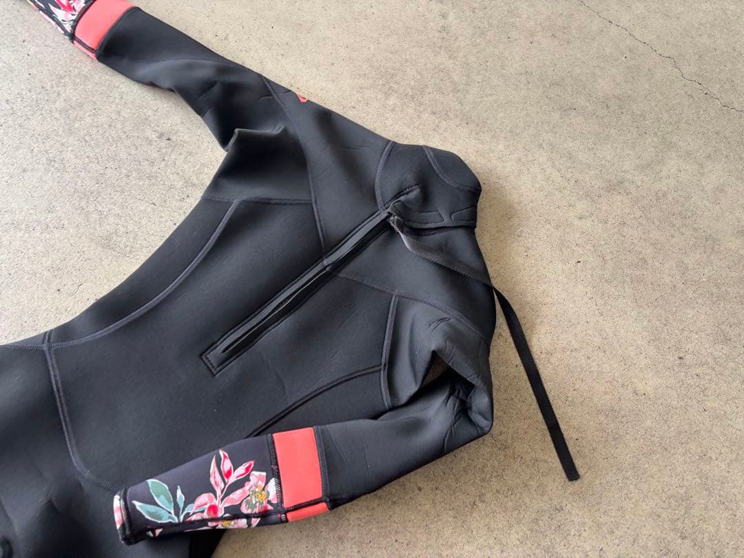 ★送料無料・超美品・お洒落★ロキシー　フルスーツ　ウエットスーツサーフィン可愛い