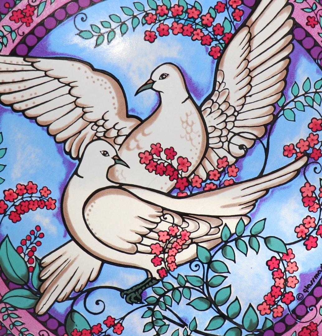 花に囲まれた幸運の二羽の鳩 ヴィンテージ ステンドグラス 平和の象徴 鳥 花柄