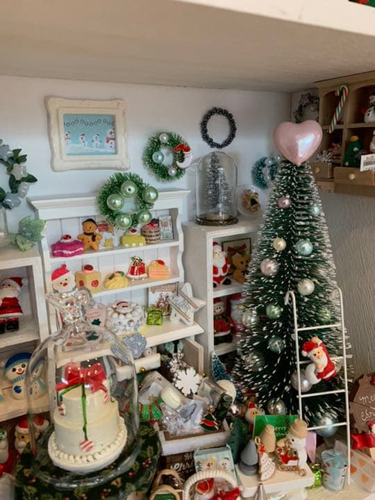 ドールハウス　ミニチュアクリスマスショップへようこそ