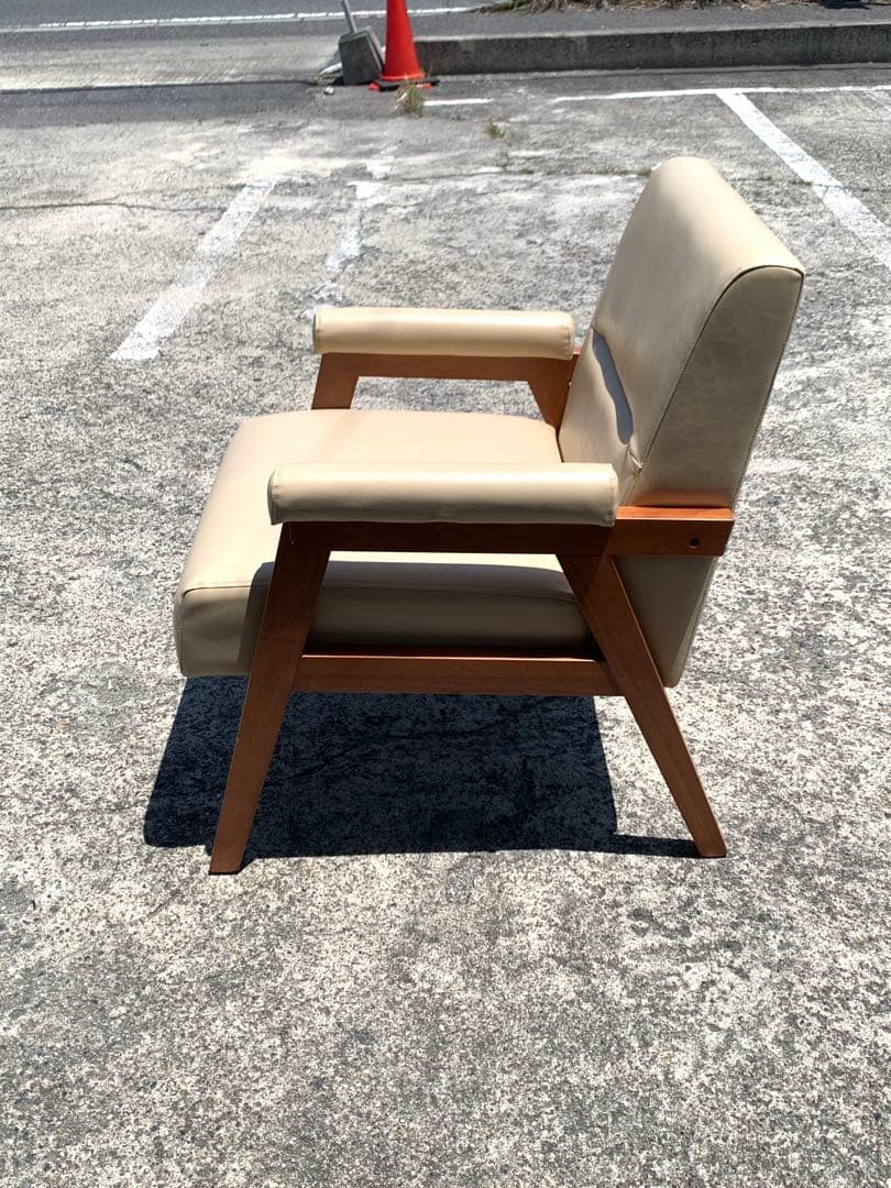 一人掛けソファ　アームチェア　ベージュ　ファブリックチェア 椅子(滋賀県内のみ)