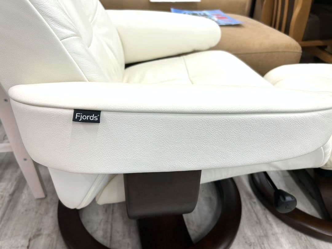 福岡北九州市限定 シモンズ フィヨルド215リクライニングチェア+フットスツール