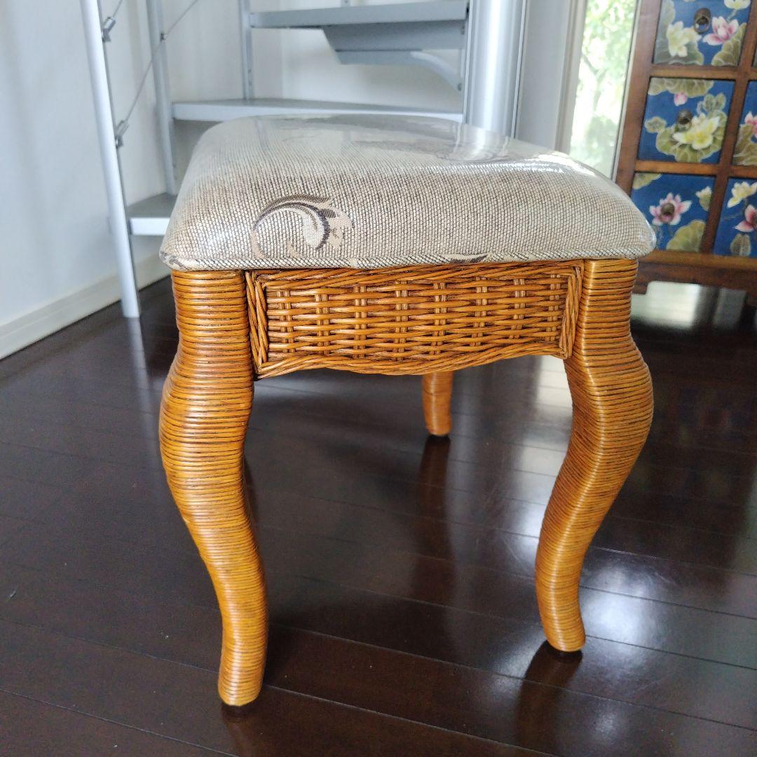 美品です!ラタン 籐 アンティーク 猫脚 ジャガード スツール オットマン 1脚