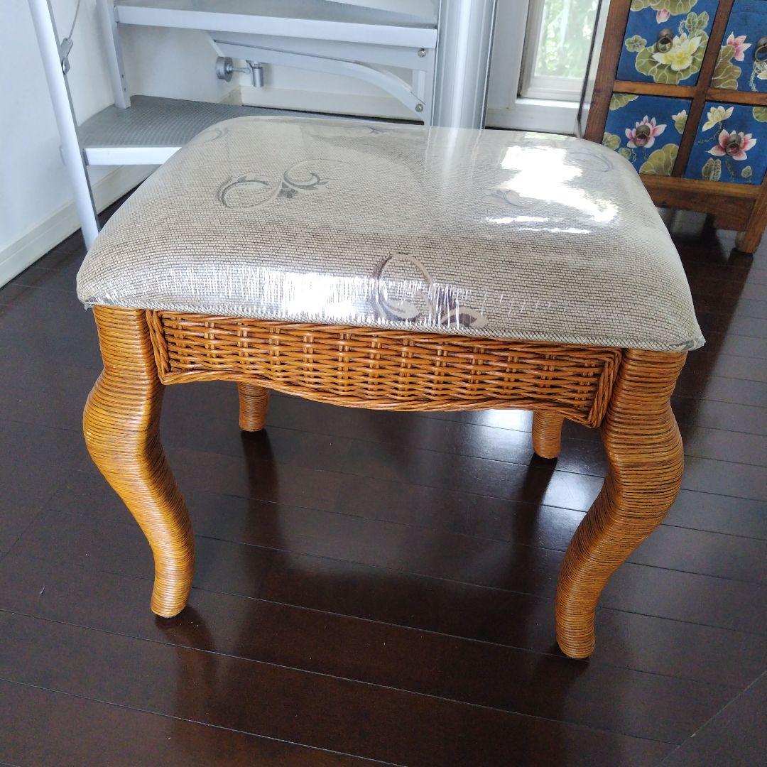 美品です!ラタン 籐 アンティーク 猫脚 ジャガード スツール オットマン 1脚
