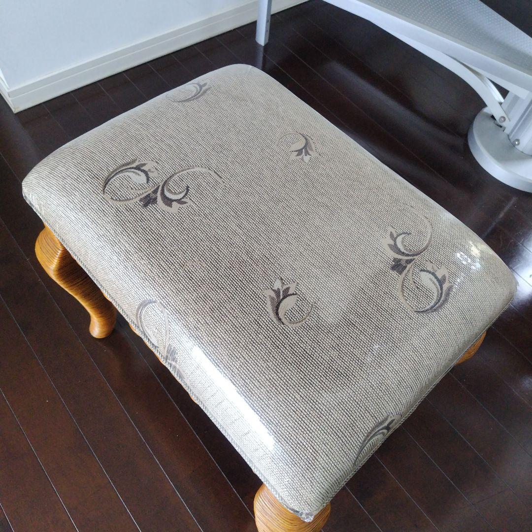 美品です!ラタン 籐 アンティーク 猫脚 ジャガード スツール オットマン 1脚