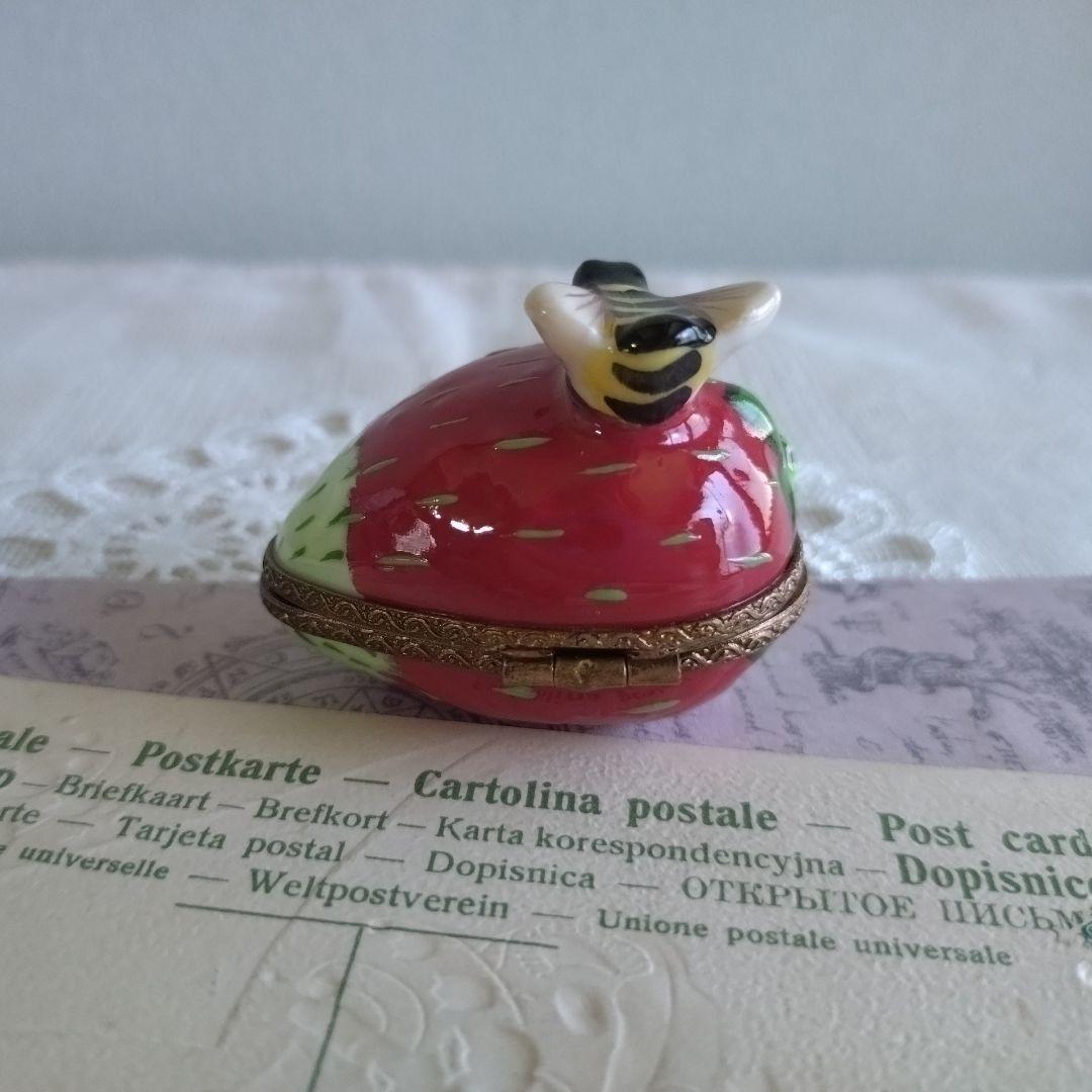 リモージュボックス　イチゴ　蜂　フランス製　ピルケース　小物入れ　ヴィンテージ