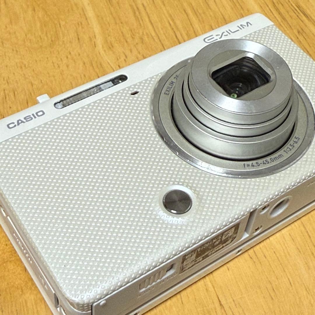 デジタルカメラ CASIO EXILIM EX-ZR70