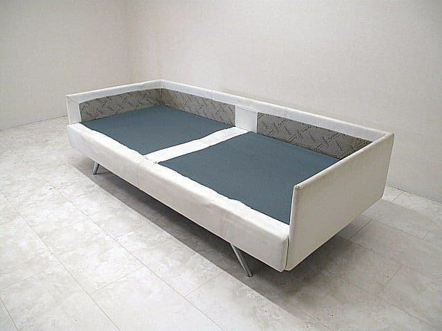 エンツォダンブロシオ×ルカ・スカケッティ「ED1031」総革ソファ　約81.9万