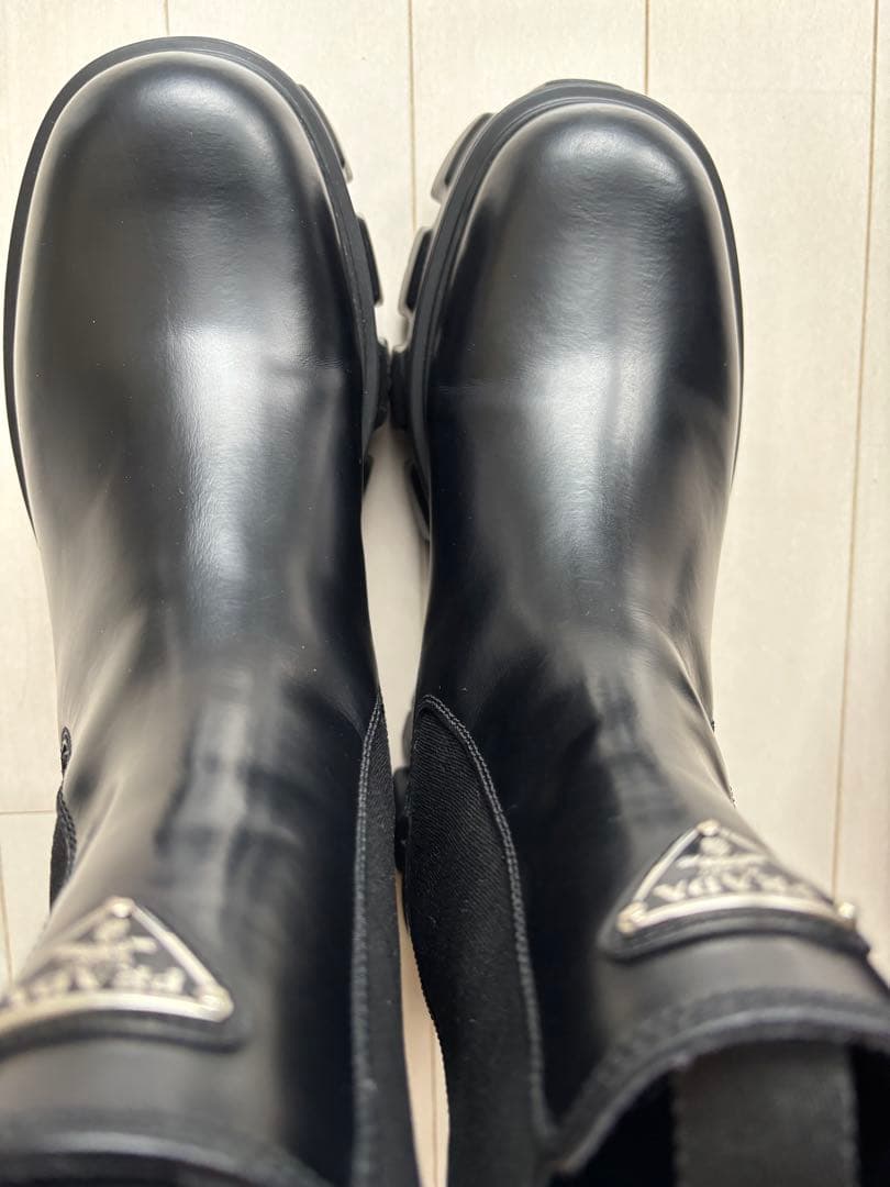プラダPRADA ブーツ モノリスチェルシーブーツ1T256N ブラック