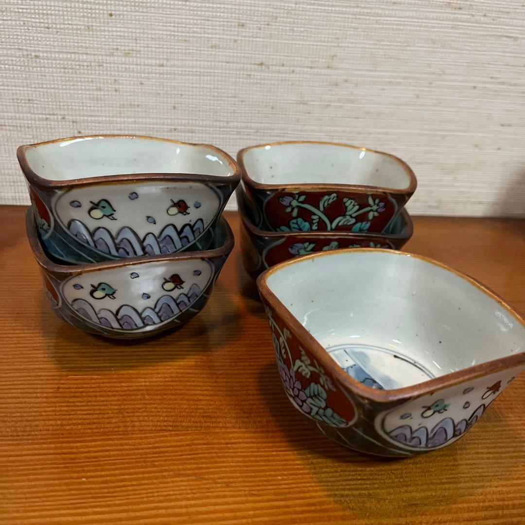 有田焼　五代走波 染錦 菊花波千鳥文 角小鉢