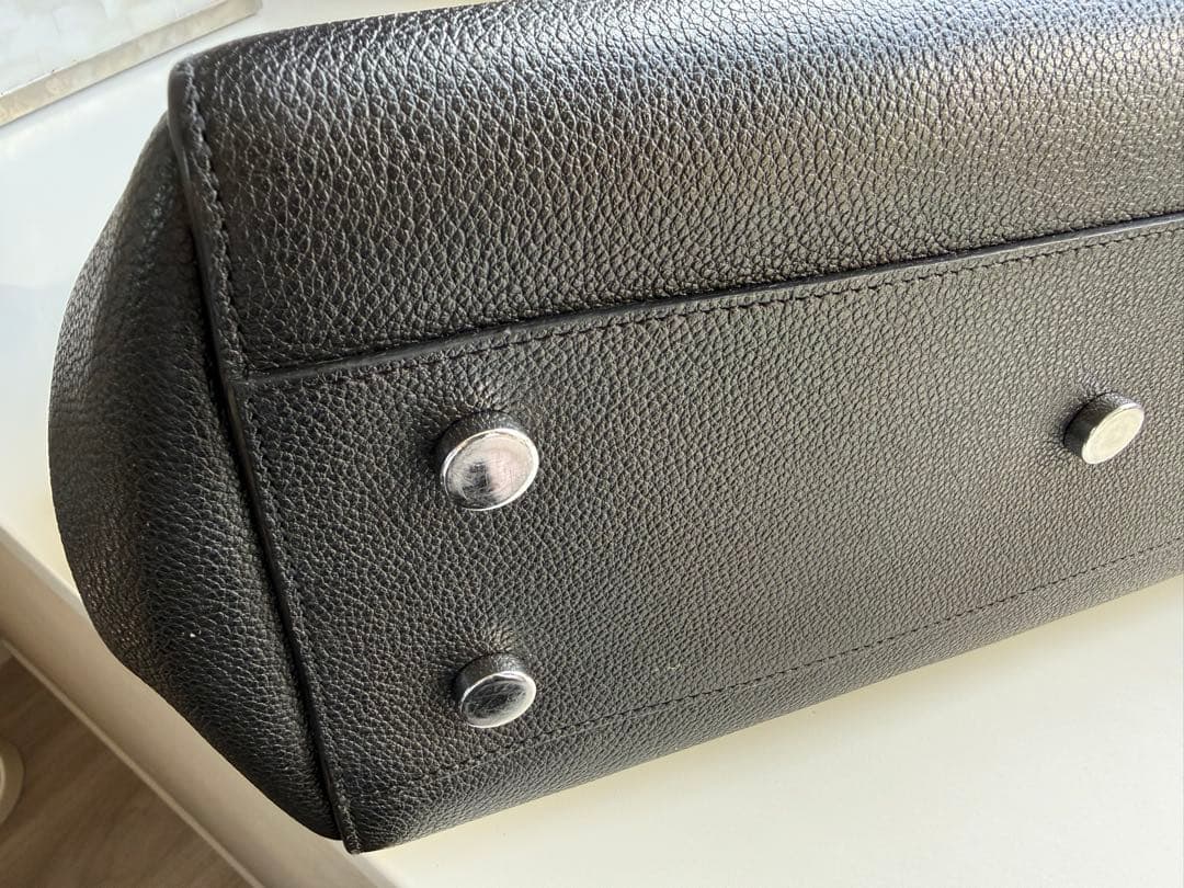 SAINT LAURENT ブラックハンドバッグ