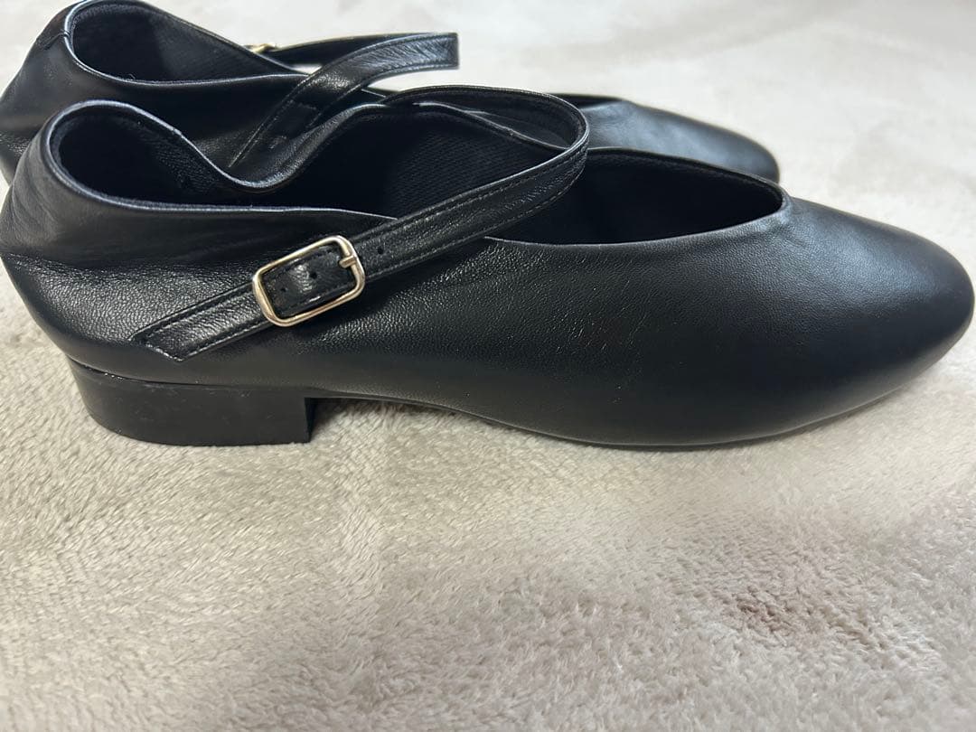 moumouneブラックレザー ストラップ付きフラットシューズ✳️値下げしました