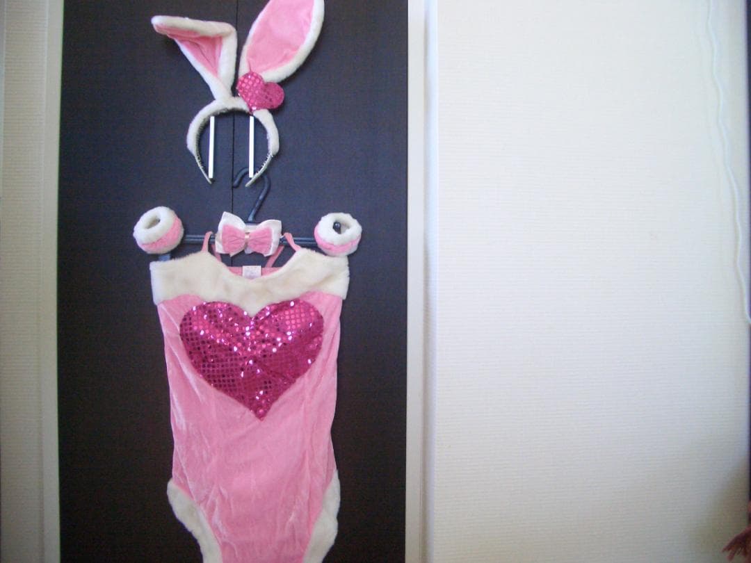 ピンク　バニーガール　衣装　11人分セット　うさ耳・チョーカー・アームバンド付