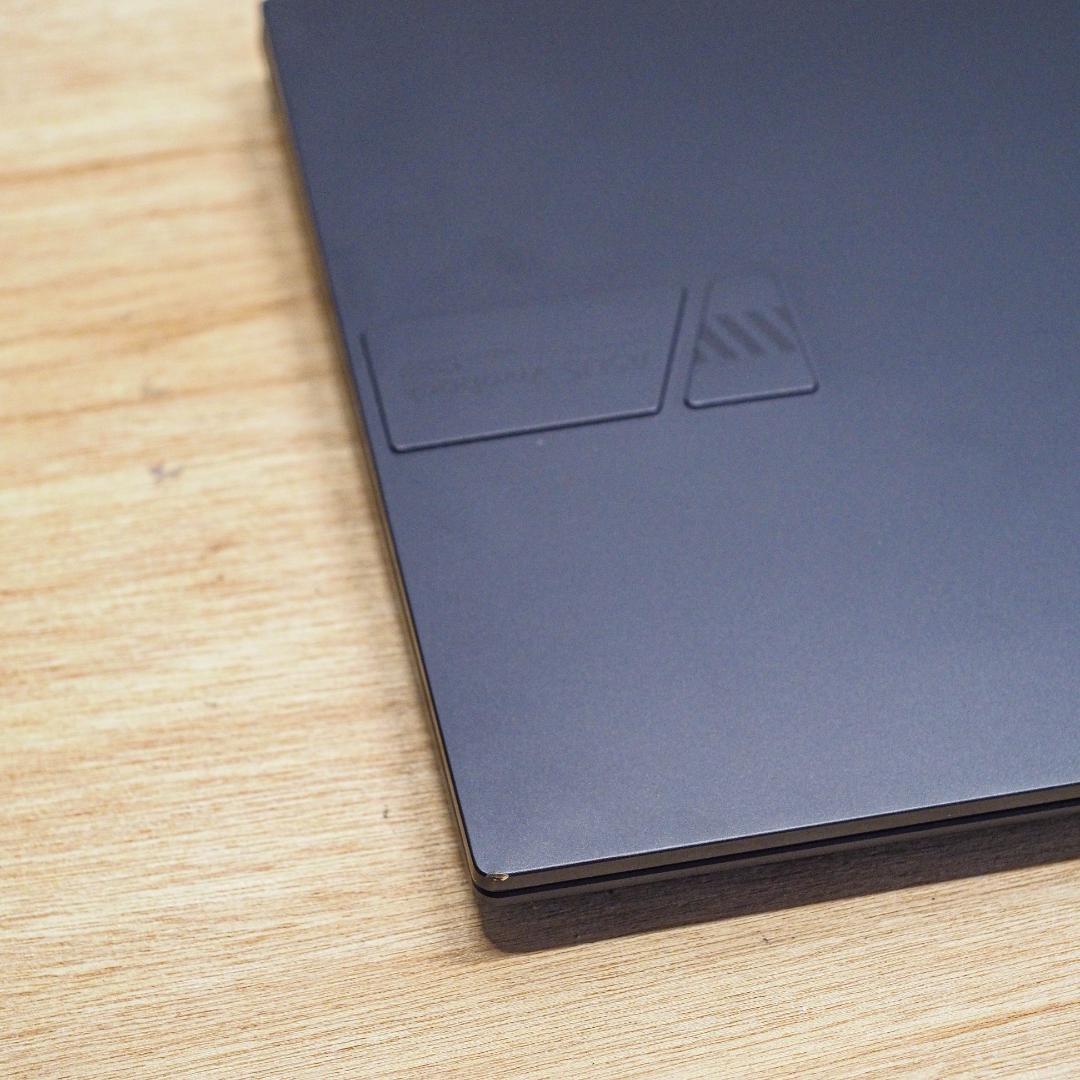 ASUS Vivobook 16X、16GB メモリ、1TB SSD