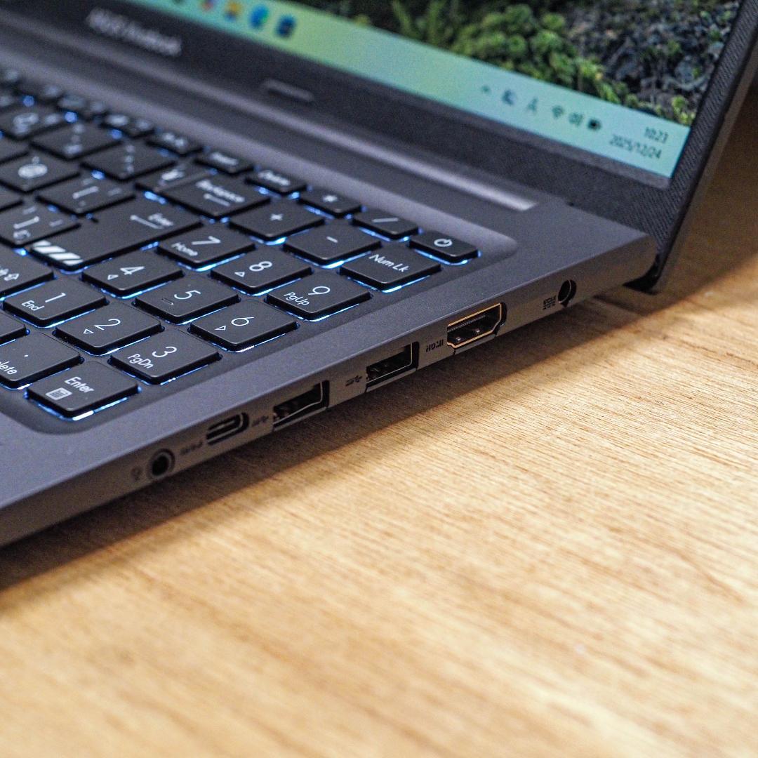 ASUS Vivobook 16X、16GB メモリ、1TB SSD