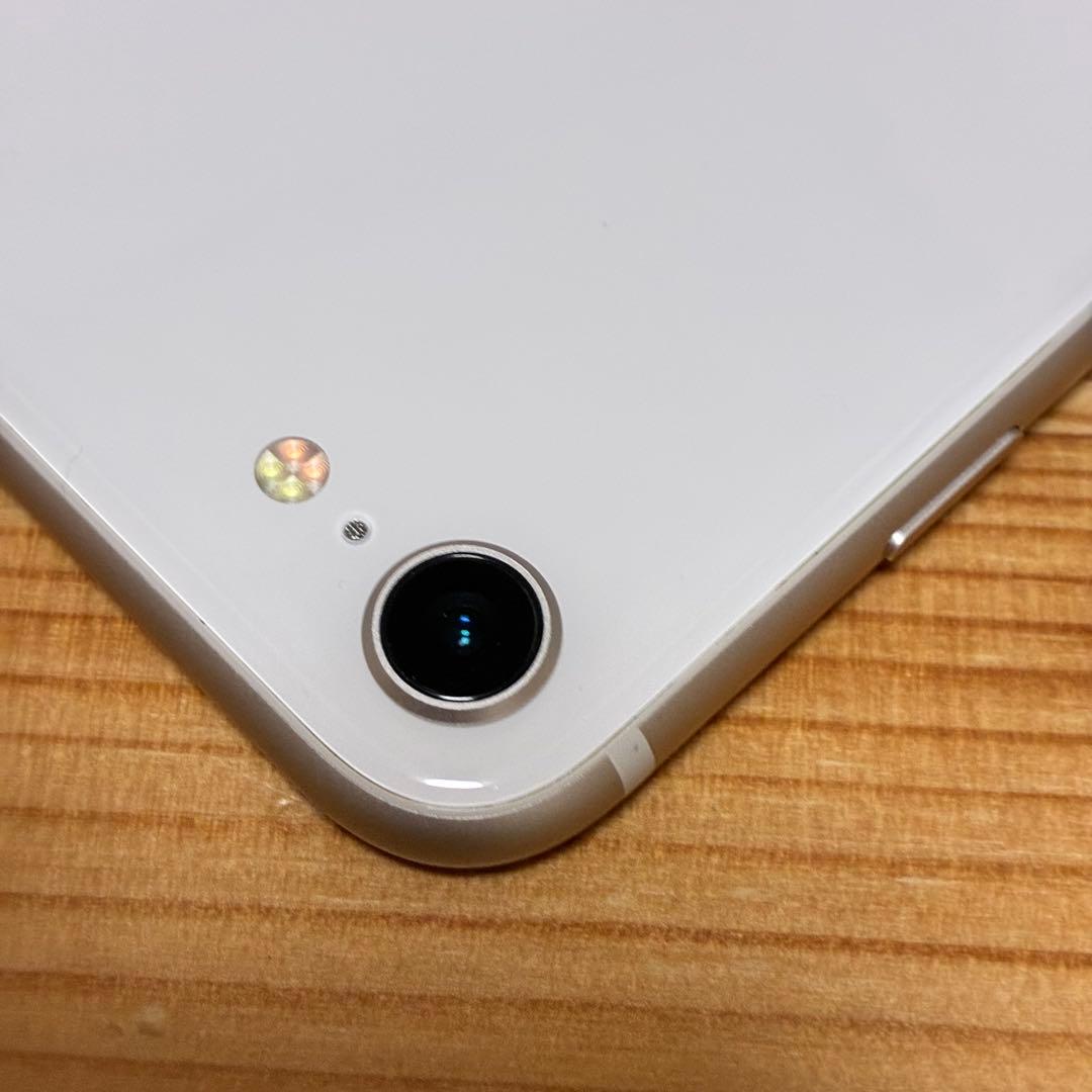 バッテリー新品　iPhoneSE第3世代64GB SIMフリyy17700f