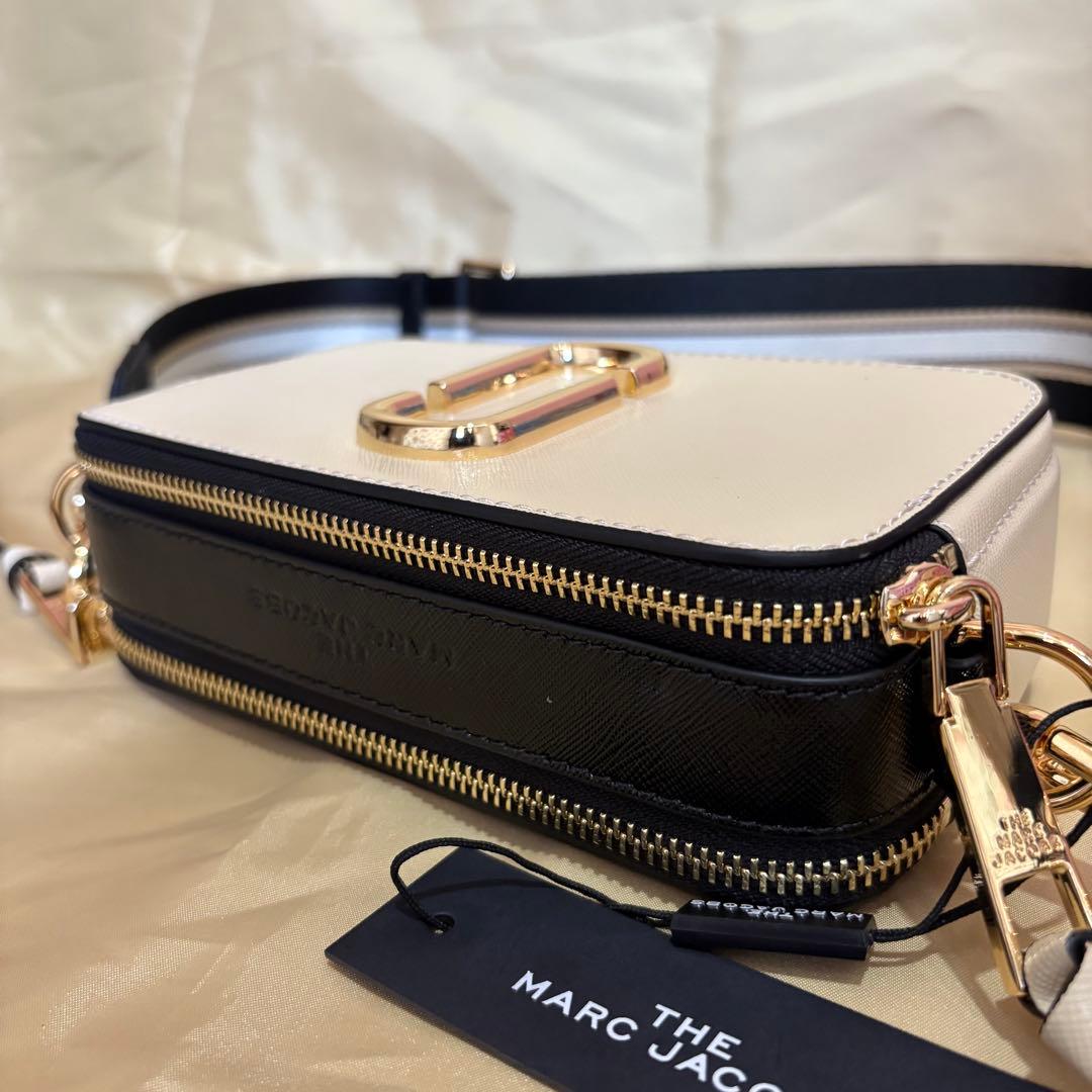 【新品・未使用】マークジェイコブス スナップショット 新品タグ付 白マルチ