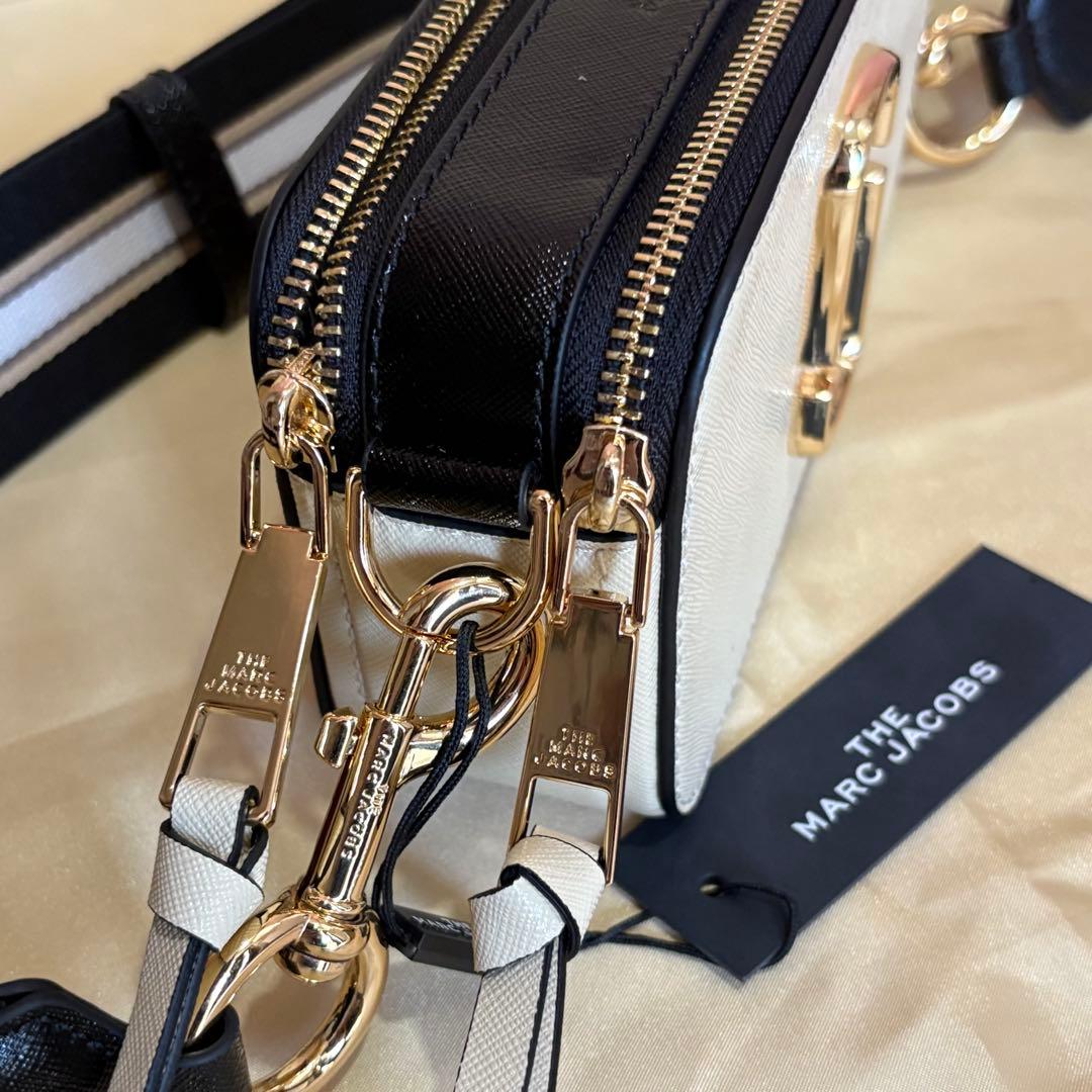 【新品・未使用】マークジェイコブス スナップショット 新品タグ付 白マルチ