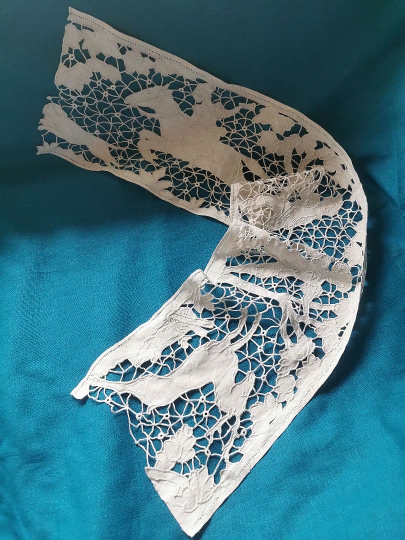 アンティーク フランス 狩猟の光景 鹿・騎馬者・犬 カットワーク リネンクロス