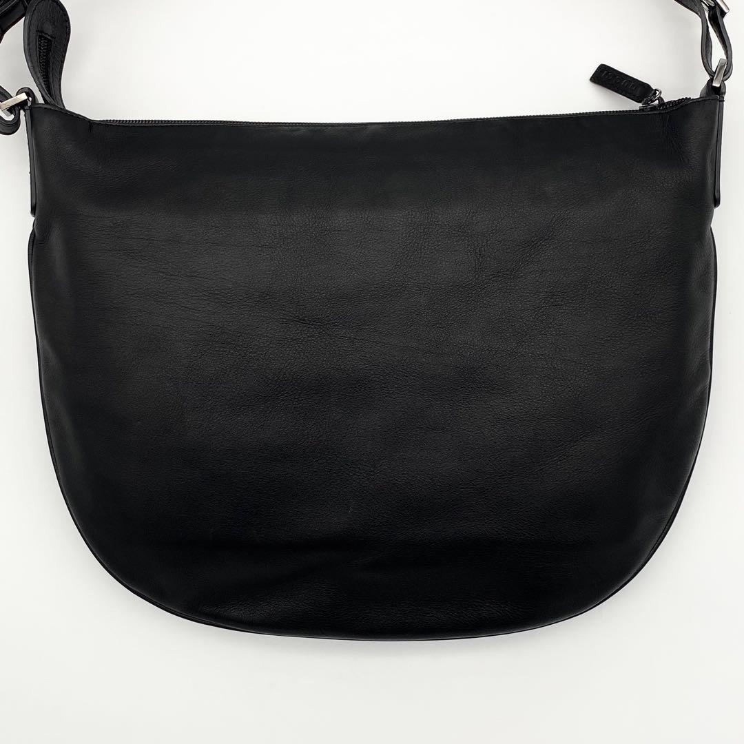 GUCCI ワンショルダーバッグ　ハーフムーン　ホーボー　レザー　黒　ロゴ型押し