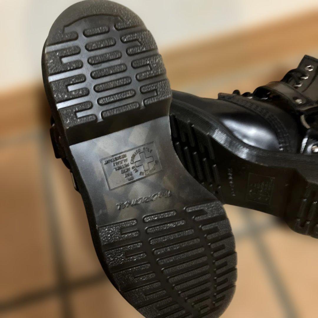 Tomoドクターマーチン　黒ショートブーツ