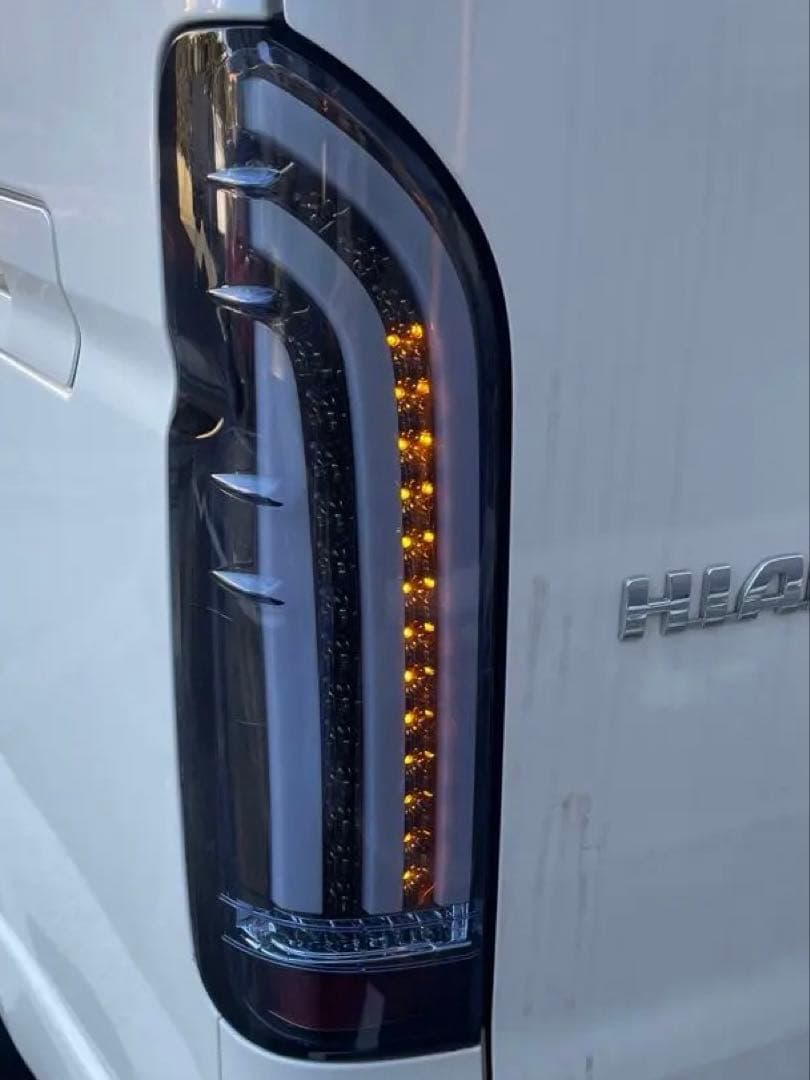 中古品トヨタ・ハイエース200系 LED TAIL LAMP 左右セット