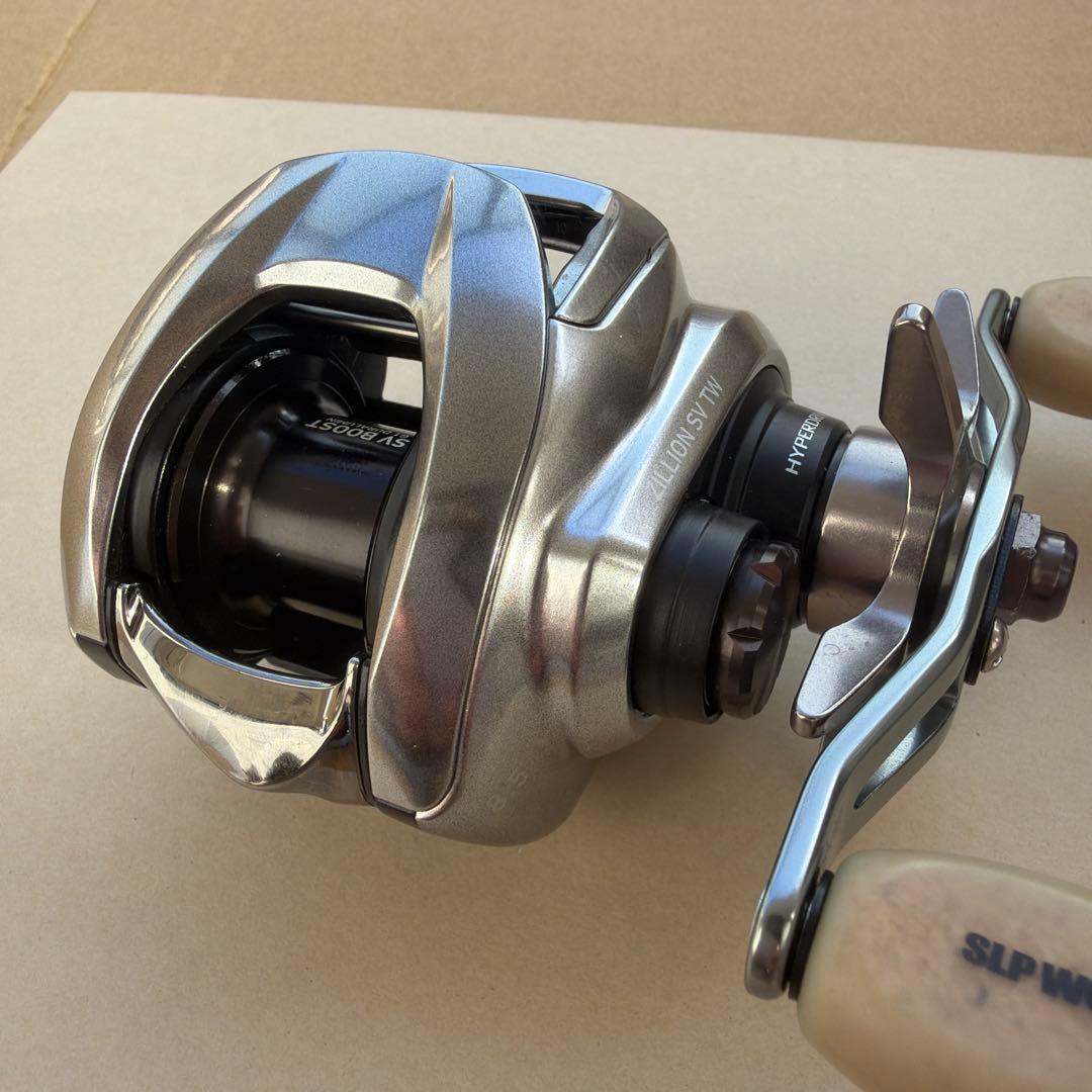 『ダイワ』21ジリオンSVTW1000XH（ギヤ比8.5）純正カスタム★超美品