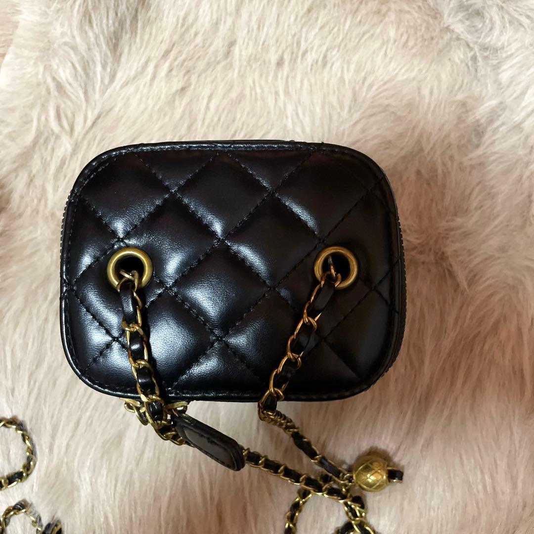 ブラックキルティングバニティショルダーバッグ