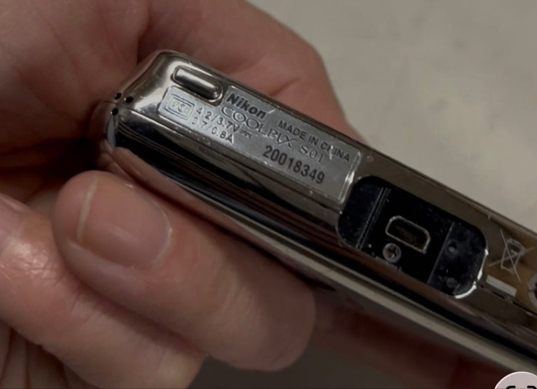 デジタルカメラ　NIKON COOLPIX S01 シルバー　ジャンク品