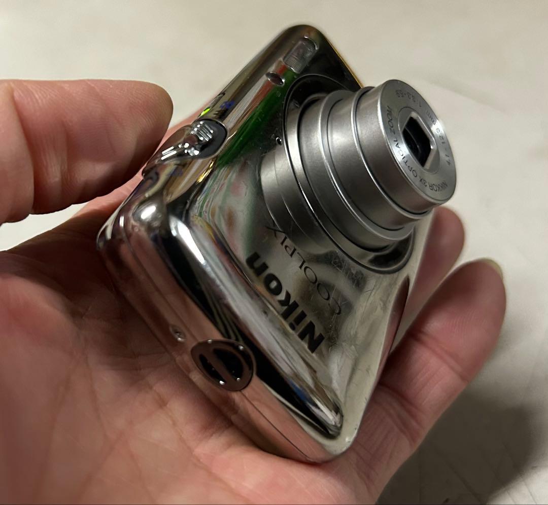 デジタルカメラ　NIKON COOLPIX S01 シルバー　ジャンク品