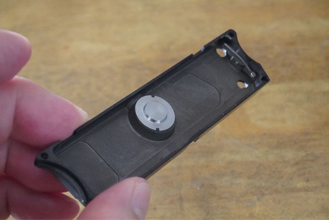 ニコンFモータードライブ用底板（シーソーレバー付き）　美品