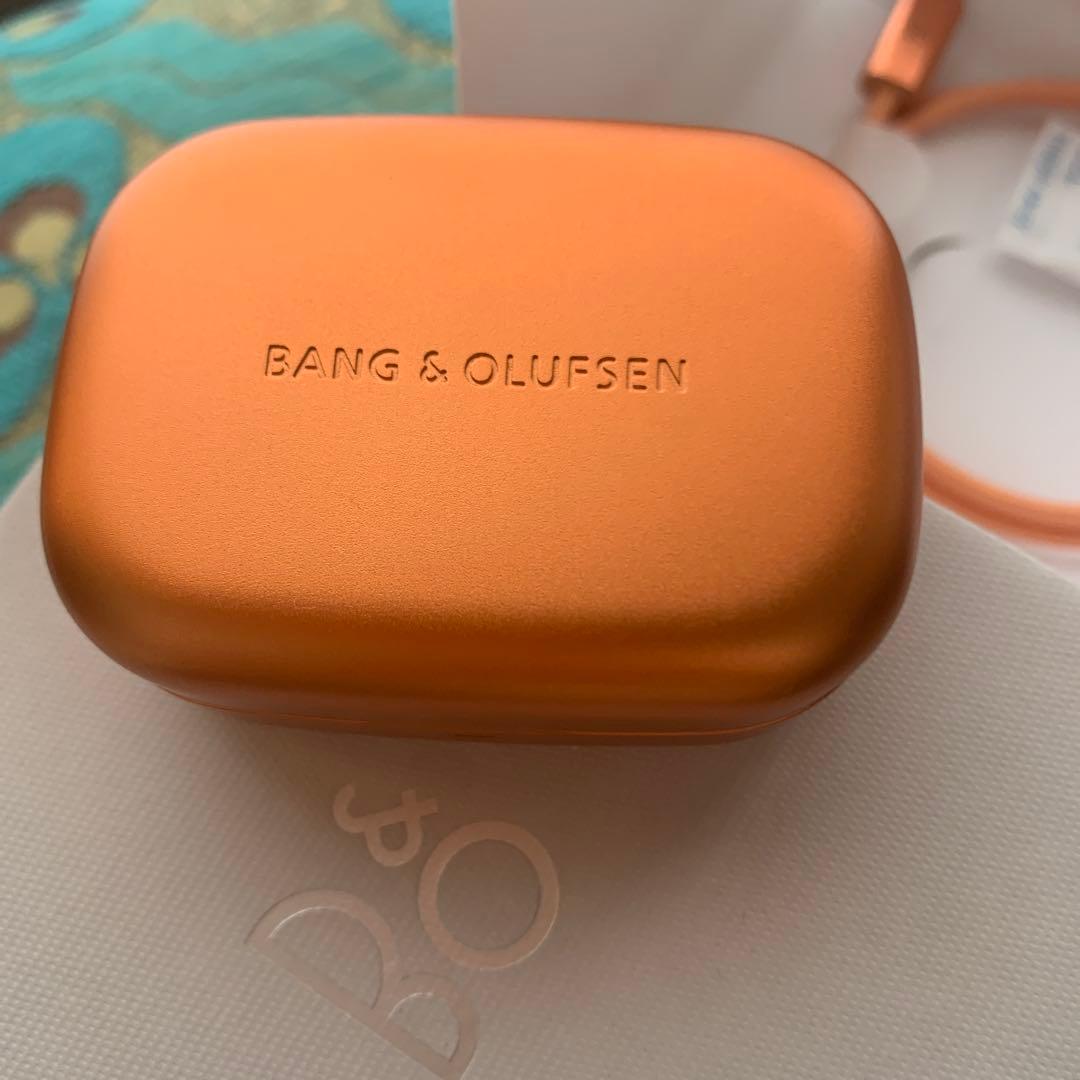 Bang & Olufsen ワイヤレスイヤホン オレンジ