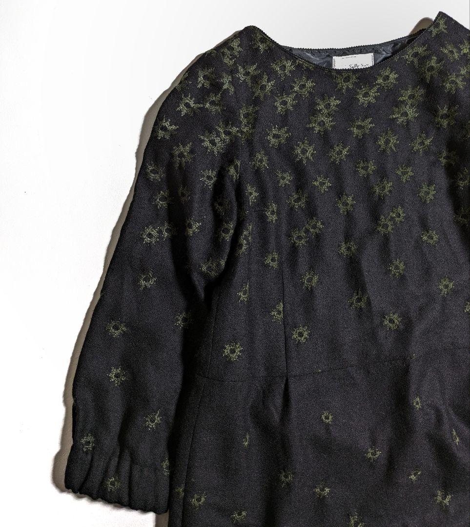 サリースコット／日本製 バルーンシルエット 刺繍入りウールワンピース ブラック黒
