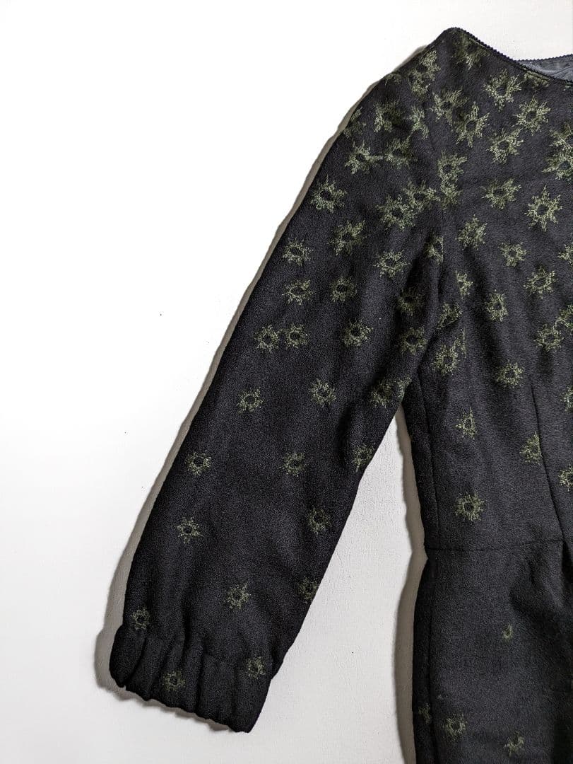 サリースコット／日本製 バルーンシルエット 刺繍入りウールワンピース ブラック黒