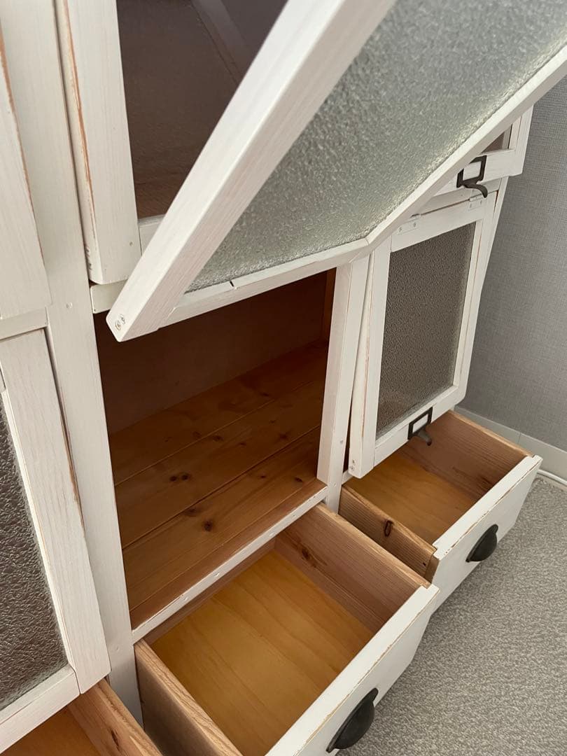 カントリー風シェルフ　アンティークキャビネット　本棚　収納ラック