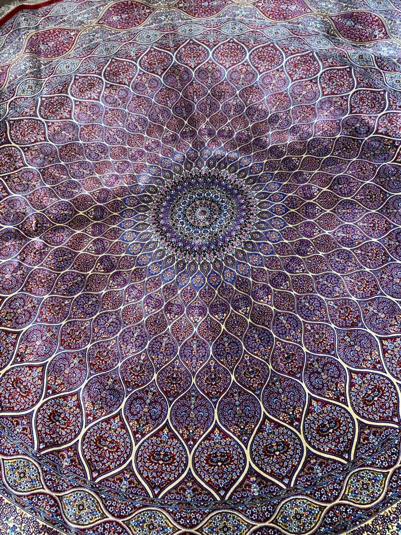 ペルシャ、イラン、シルクラウンドラグ/サイズ：203cm…. .77pm。