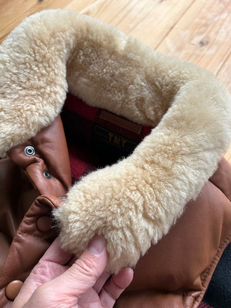 ティーエムティー TMT ゴートレザー ダウンベスト　キムタク