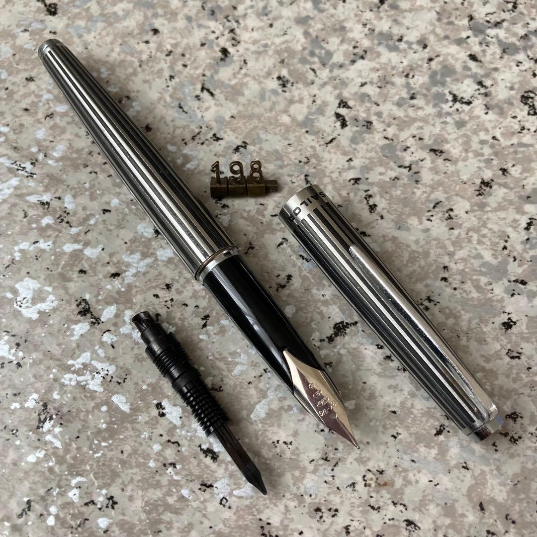 #198 オーバーホール済み 万年筆 sailor セーラー 蝕刻18k WG