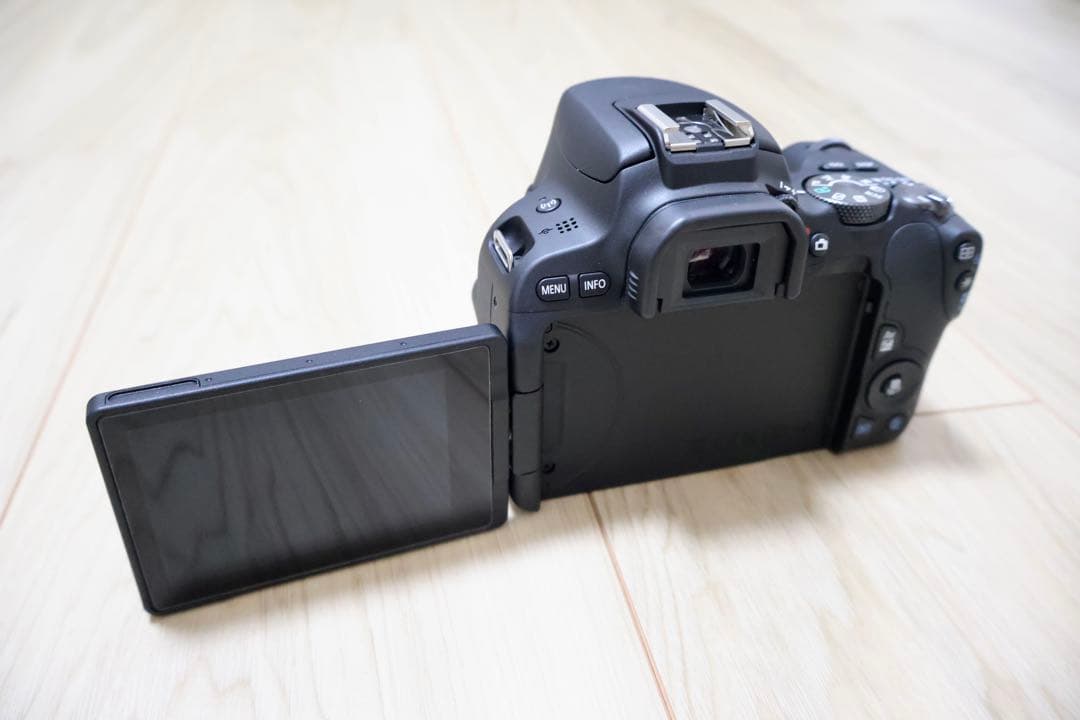 【美品】Canon EOS Kiss X9 標準＋広角レンズキット SDカード付