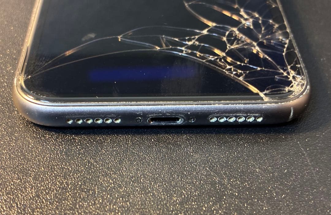 Apple iPhone 11 傷あり