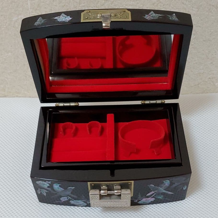 【貴重　優雅　韓国　螺鈿細工】螺鈿の宝石箱