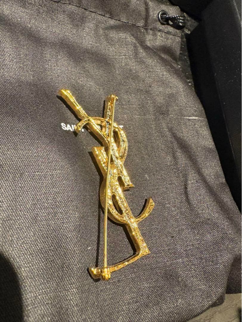 サンローラン　ブローチ