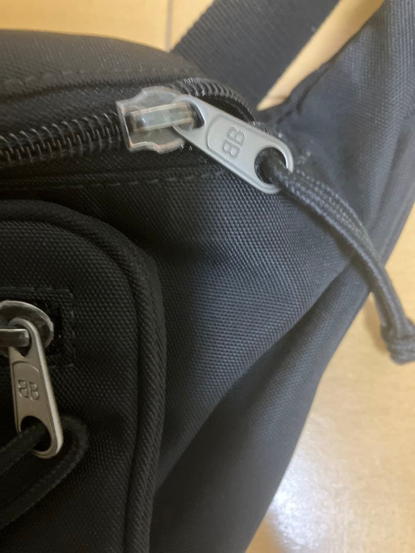 バレンシアガ　エクスプローラ　ボディバッグ