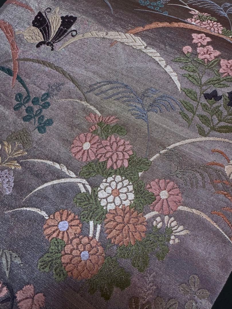 【極美品】西陣老舗機元「加藤善織物」能衣唐織刺繍「泥金箔」露芝模様 蝶々