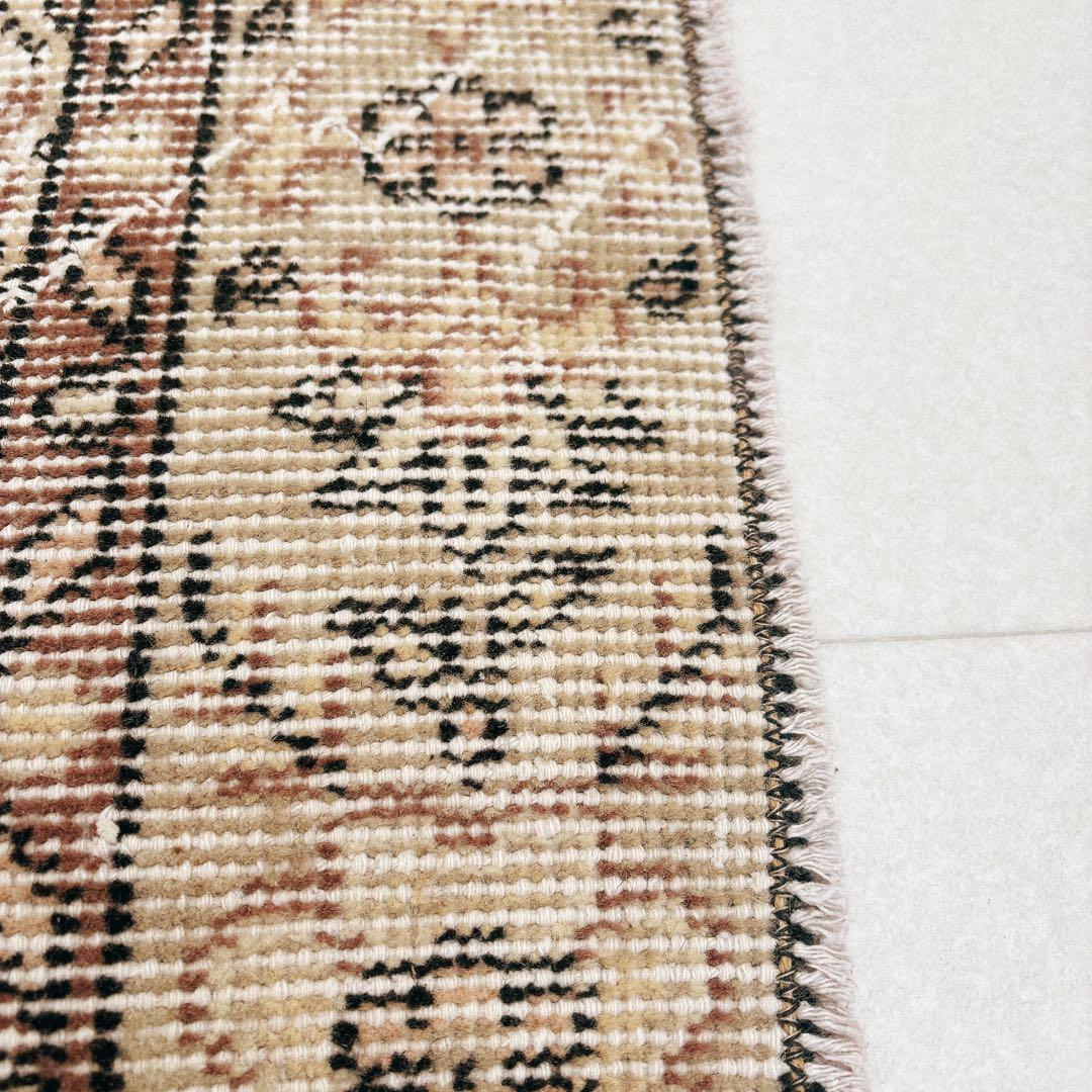 トルコ　ヴィンテージラグ　ベージュ　ブラウン　フローラル