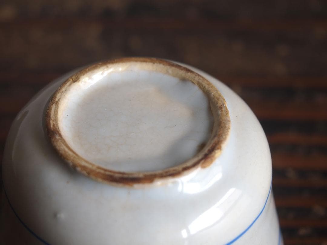 白に青いラインの素朴な小カップ マニセス 陶器 スペイン古陶/K213