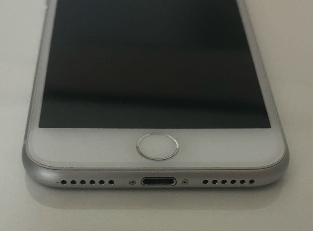 美品 iPhone8 ホワイト 64GB SiMなし