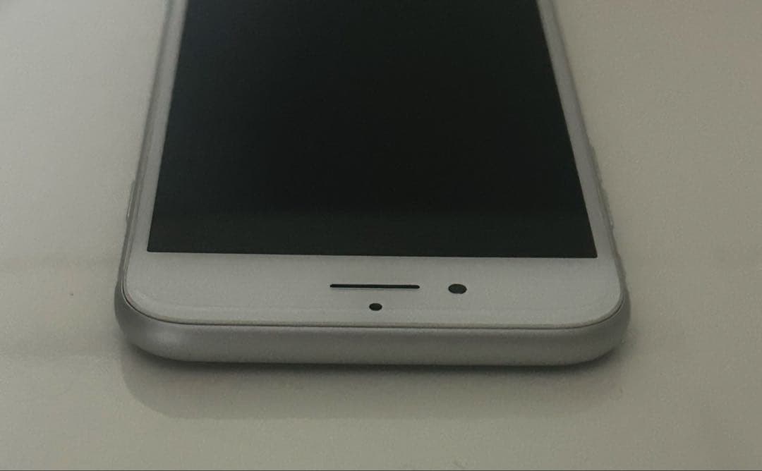 美品 iPhone8 ホワイト 64GB SiMなし