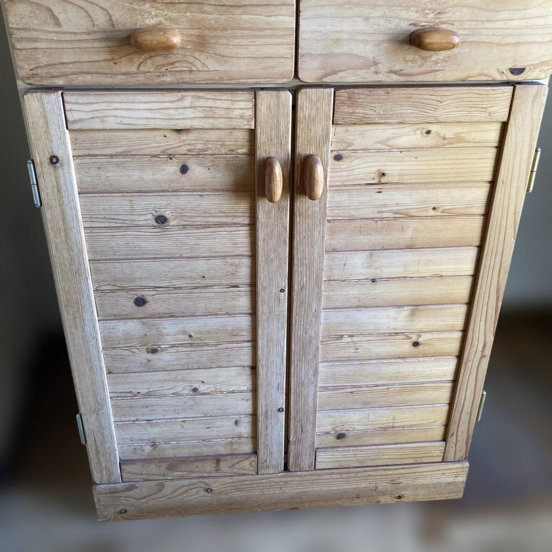 ガラス扉食器棚　パイン材